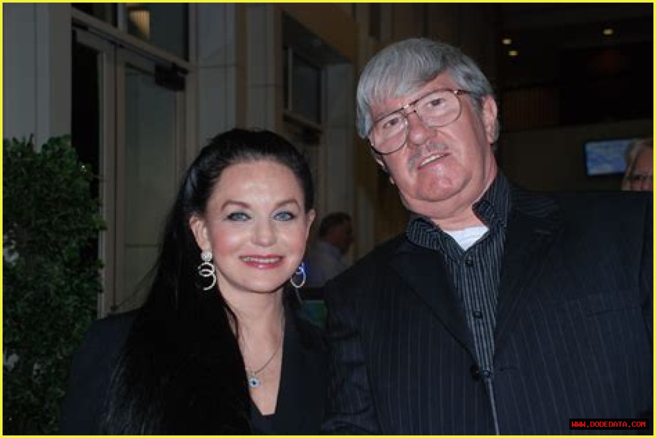 Unraveling The Love Story: Who Was Crystal Gayle Married To?